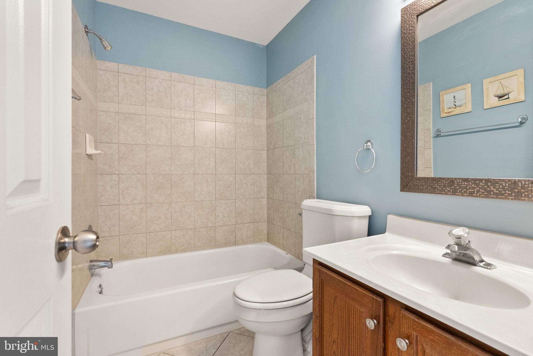 6833 Compton Heights Circle Clifton, VA 20124 - Photo 53 of 81 a bathroom with a sink toilet and shower