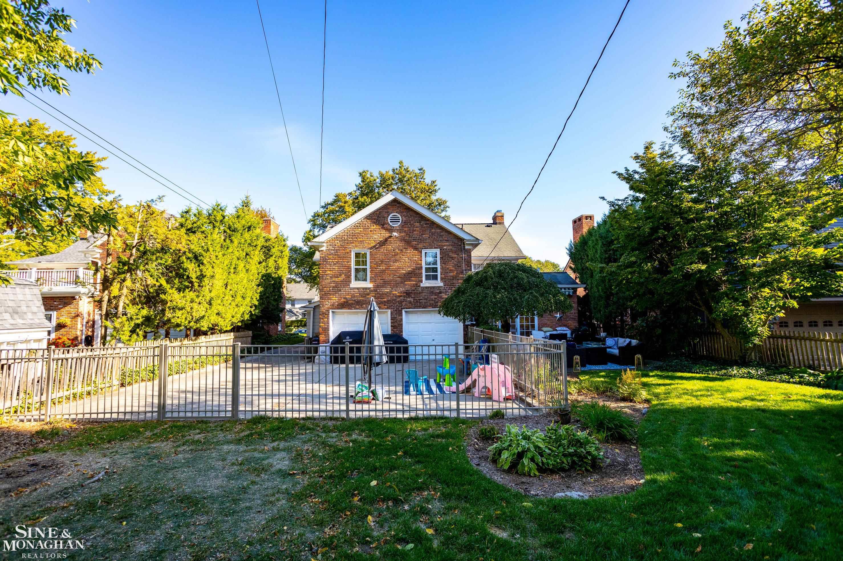 225 Merriweather Road Grosse Pointe, MI 48236 - Photo 47 of 55 50095320-46.JPG