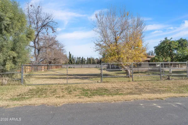 $960,000 | 13201 North 64th Drive, Glendale, AZ 85304