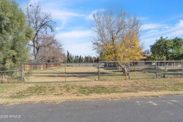 $995,000 | 13201 North 64th Drive, Glendale, AZ 85304