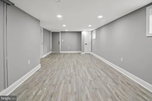 a bathroom with a toilet and a bathtub