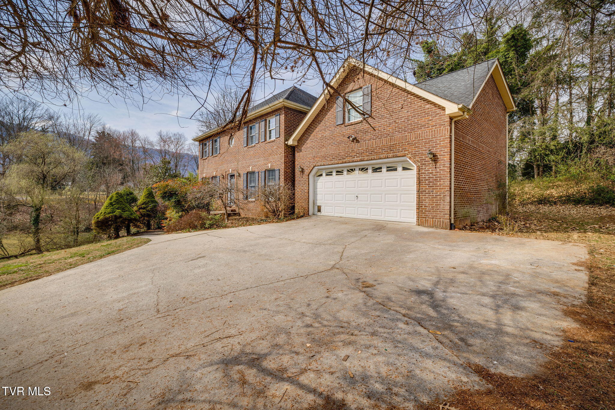 704 Ridgefields Road Kingsport, TN 37660 - Photo 2 of 55 002