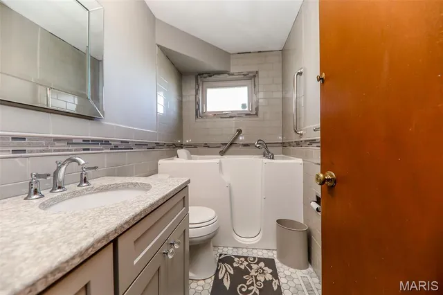 $180,000 | Undisclosed Address, Granite City, IL 62040