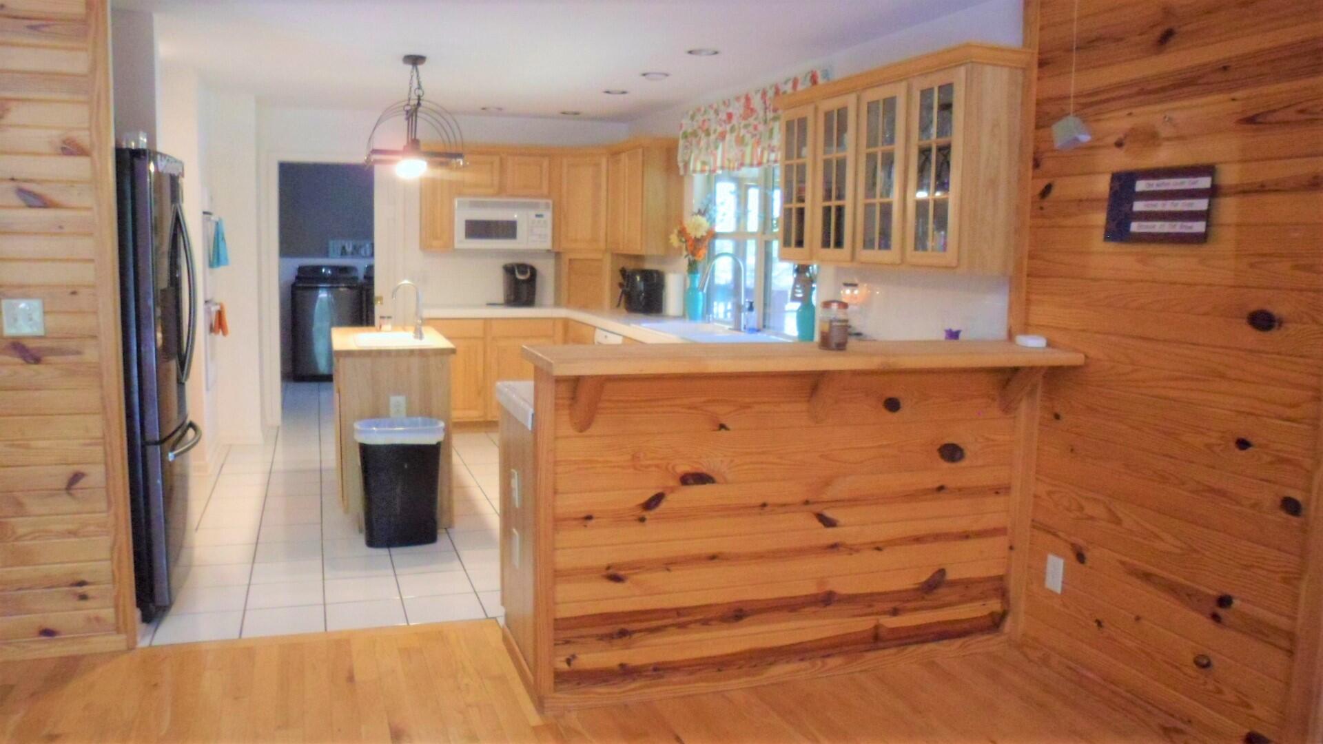 268 River Valley Road Frankfort, KY 40601 - Photo 11 of 59 kitchen bar