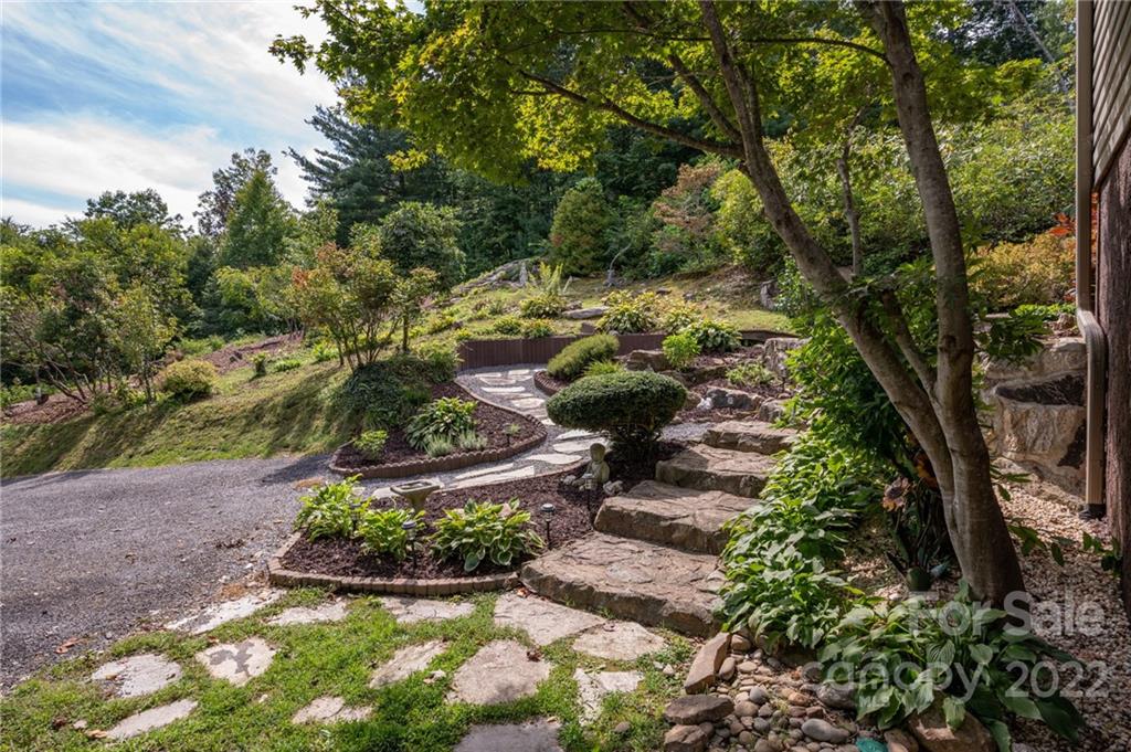 106 Bishop Cove Road Fairview, NC 28730 - Photo 4 of 36 Gallery Image 4