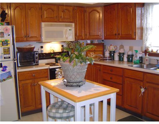 607 Cleland Mill Road New Castle, PA 16102 - Photo 3 of 10 Kitchen.