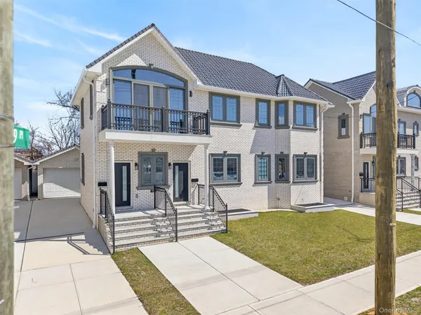 $1,628,000 | 150-17 Hawtree Street | Ozone Park