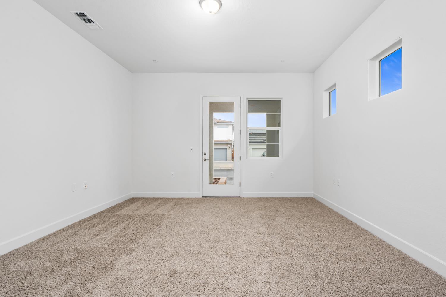 331 Peters Lane South Madera, CA 93636 - Photo 8 of 12