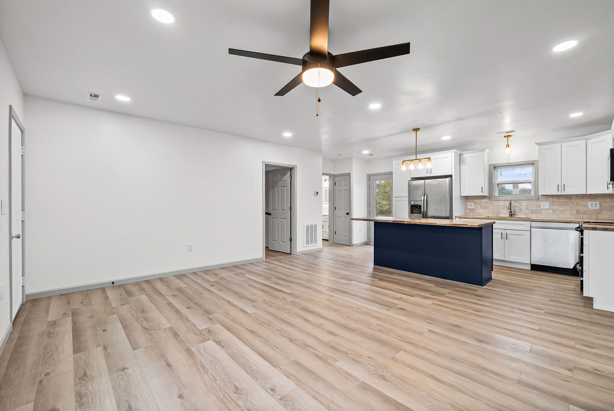 225 Military Road Herndon, KY 42236 - Photo 6 of 18 a view of kitchen with wooden floor and electronic appliances