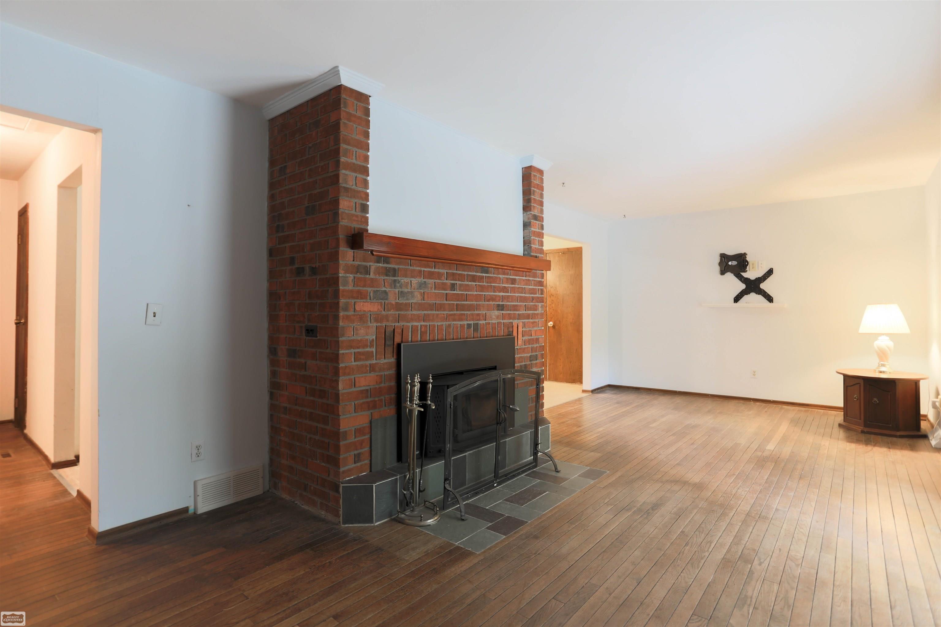 14717 Burt Road Allenton, MI 48002 - Photo 31 of 60 50083495-31.JPG