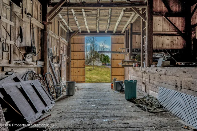 $550,000 | 185 Gravity Road, Lake Ariel, PA 18436