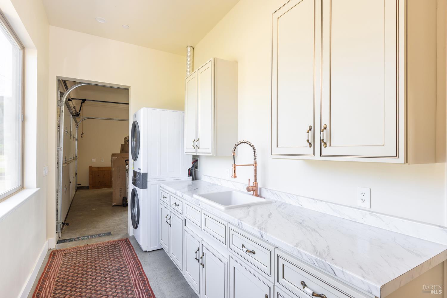 753 Sunnyside Road St. Helena, CA 94574 - Photo 33 of 55 a spacious bathroom with double vanity and a bathtub