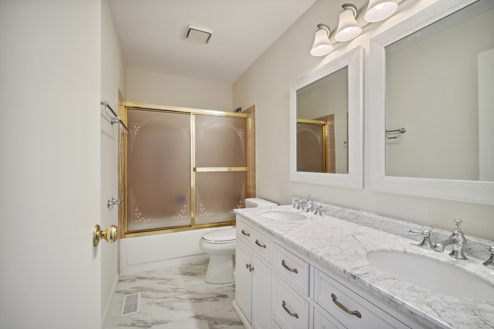 1419 Chippewa Trail Wheeling, IL 60090 - Photo 5 of 13 a bathroom with a granite countertop sink mirror and double