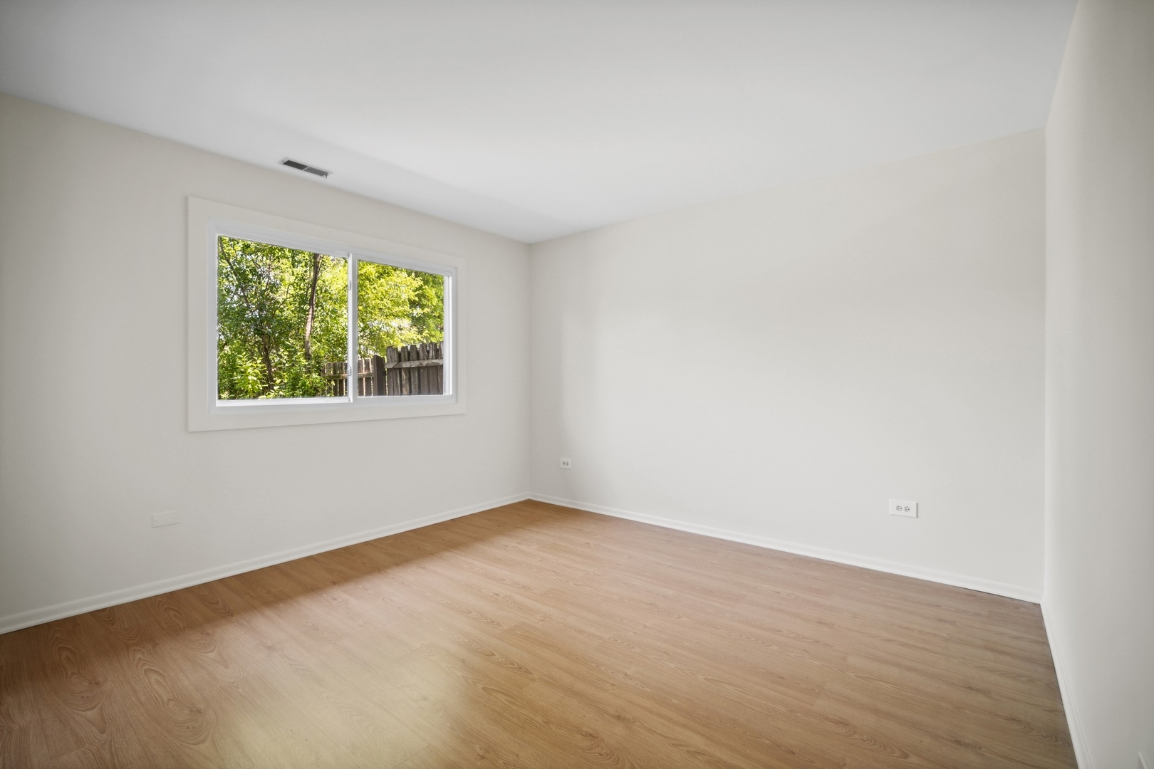 1419 Chippewa Trail Wheeling, IL 60090 - Photo 10 of 13 an empty room with windows