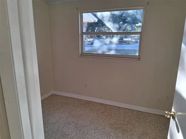 a view of a yard in front of the house