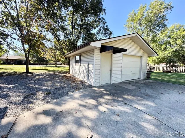 $235,000 | 460 West Hunts Road, Bernie, MO 63822