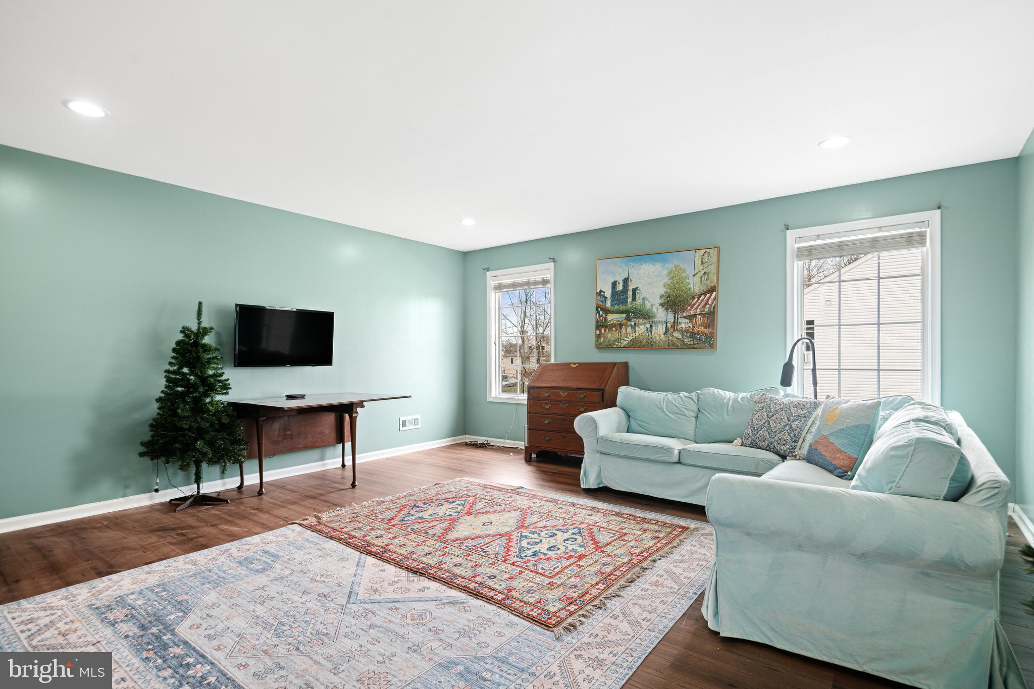 52 River Run Lawnside, NJ 08045 - Photo 28 of 49 a living room with furniture and a flat screen tv