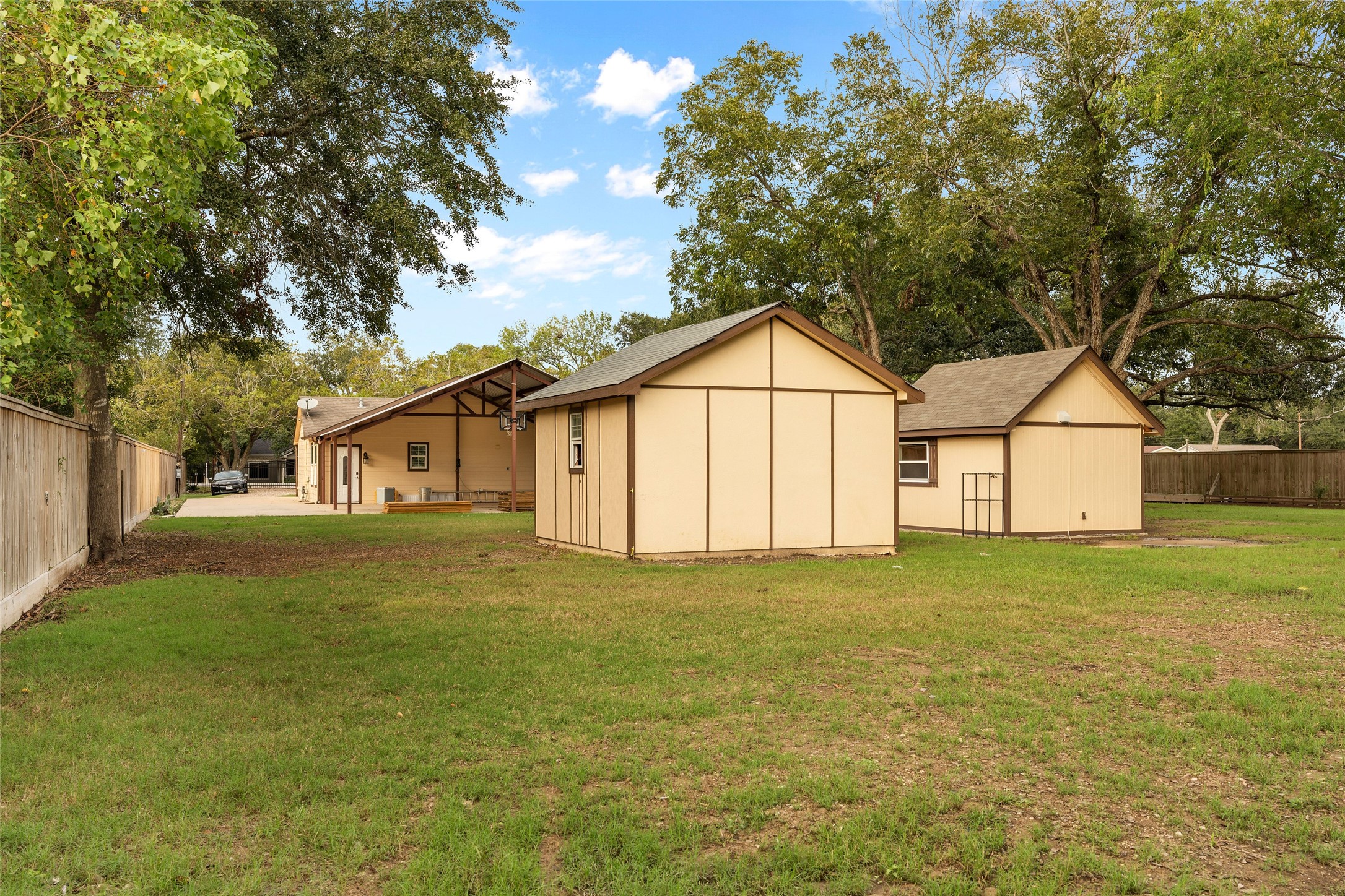 1022 Brooks Avenue Rosenberg, TX 77471 - Photo 28 of 36 a front view of house with yard and green space