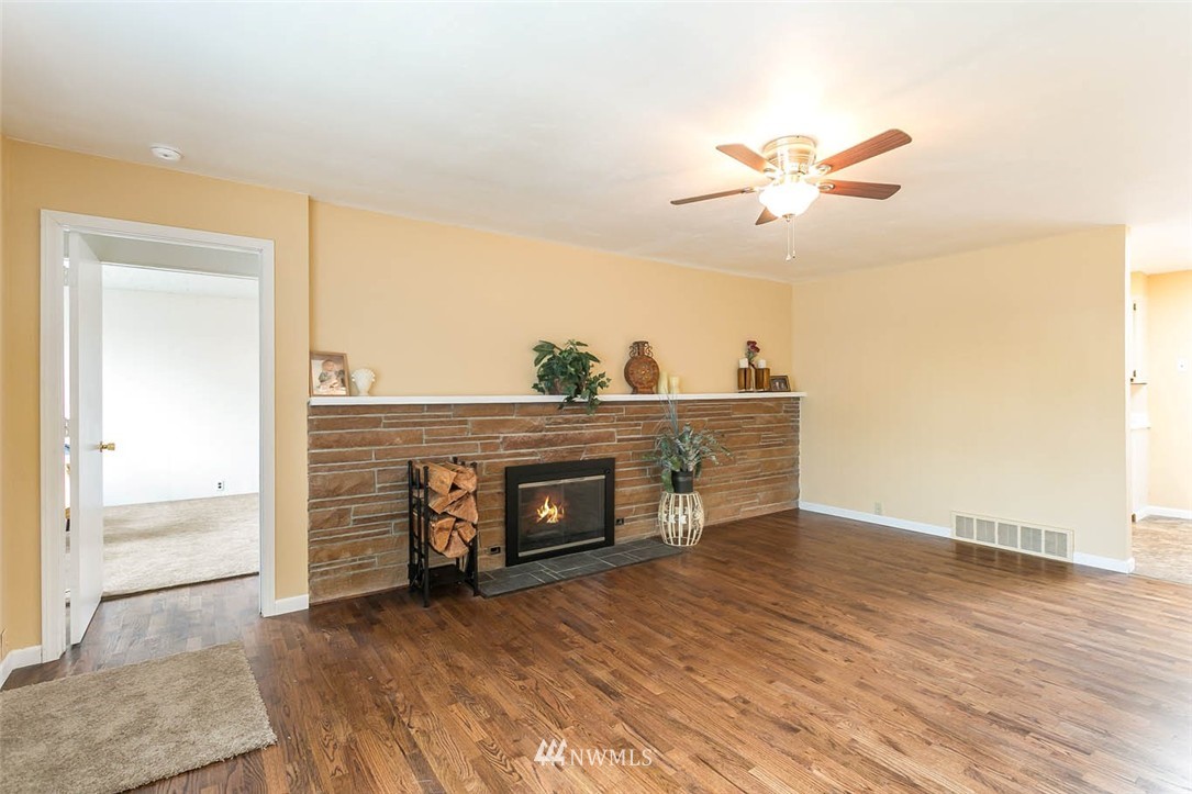 10831 Southeast 168th Street Renton, WA 98055 - Photo 4 of 21