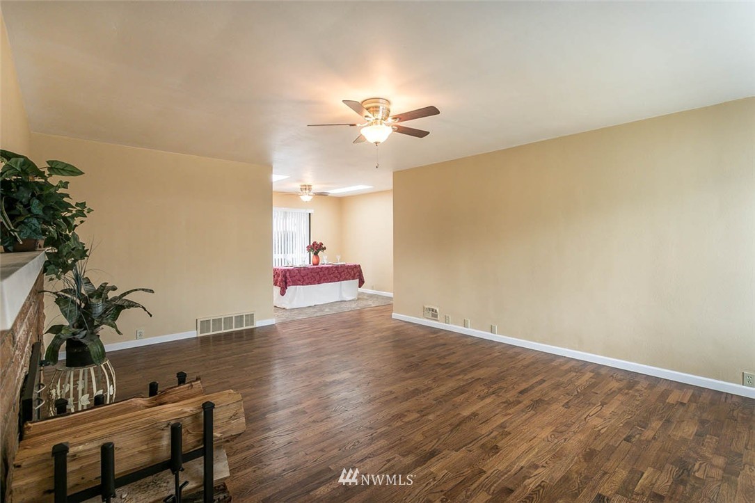 10831 Southeast 168th Street Renton, WA 98055 - Photo 6 of 21