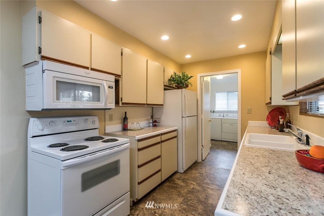 10831 Southeast 168th Street Renton, WA 98055 - Photo 8 of 21
