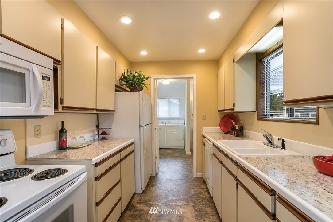 10831 Southeast 168th Street Renton, WA 98055 - Photo 9 of 21