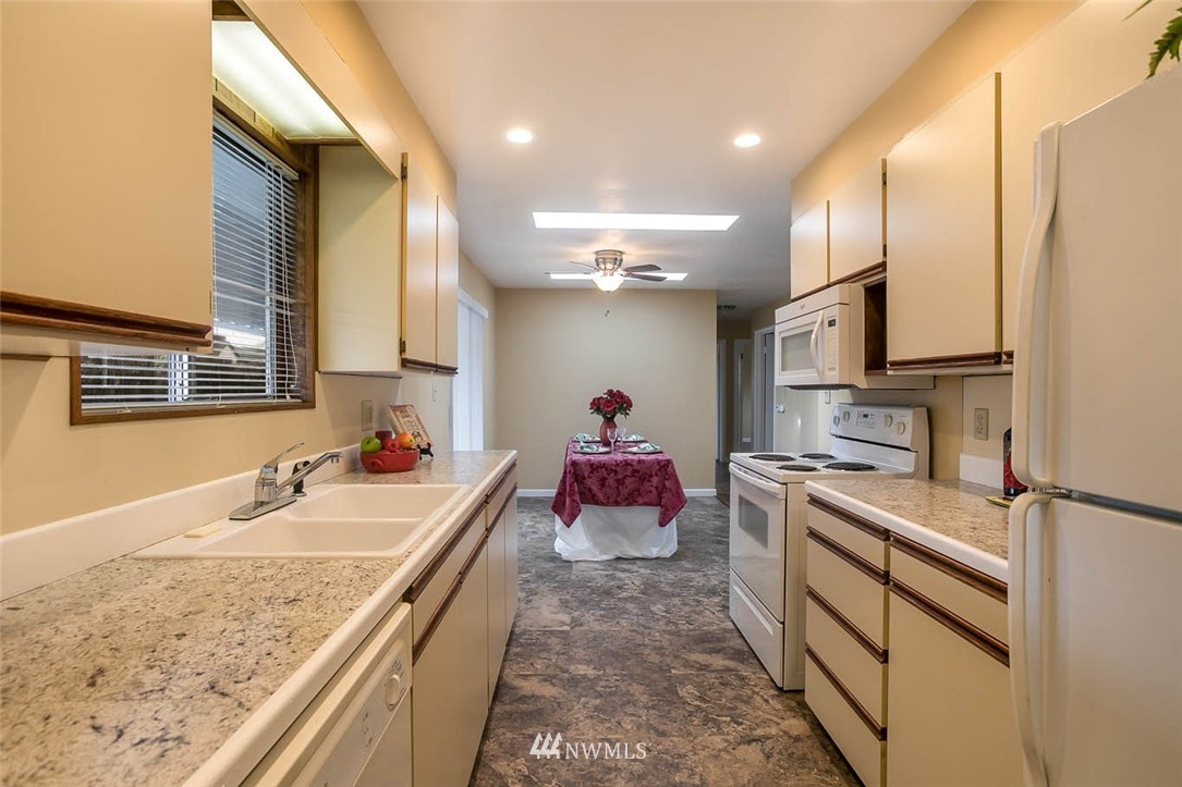 10831 Southeast 168th Street Renton, WA 98055 - Photo 10 of 21