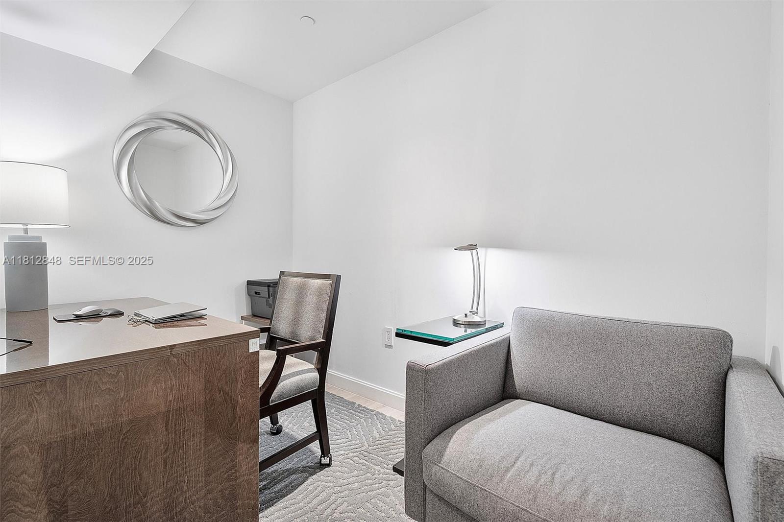 55 Southwest 9th Street, Unit 1510 Miami, FL 33130 - Photo 18 of 46 a living room with furniture a mirror and a lamp