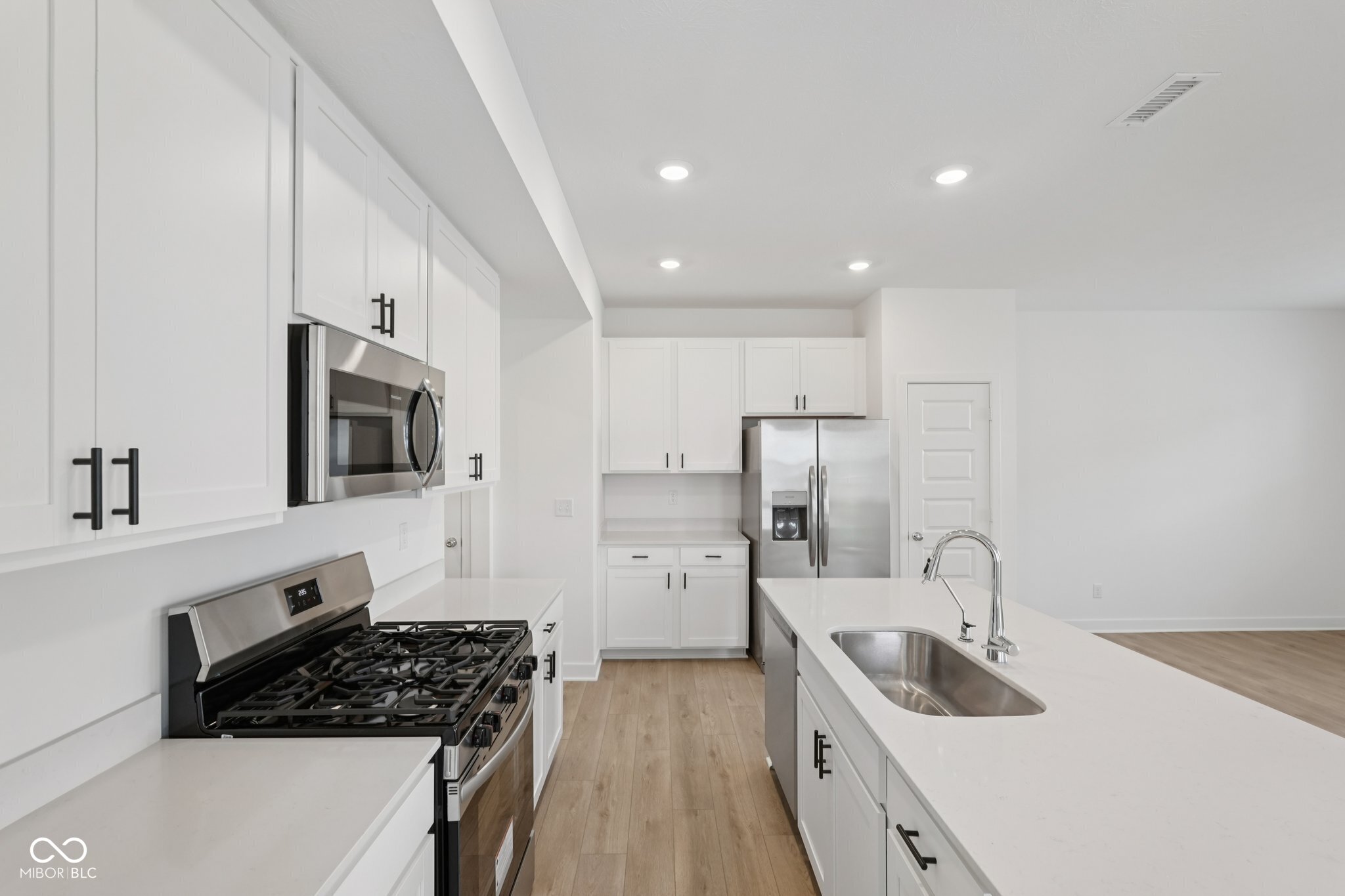 15246 Swallow Fls Way Fishers, IN 46037 - Photo 9 of 50