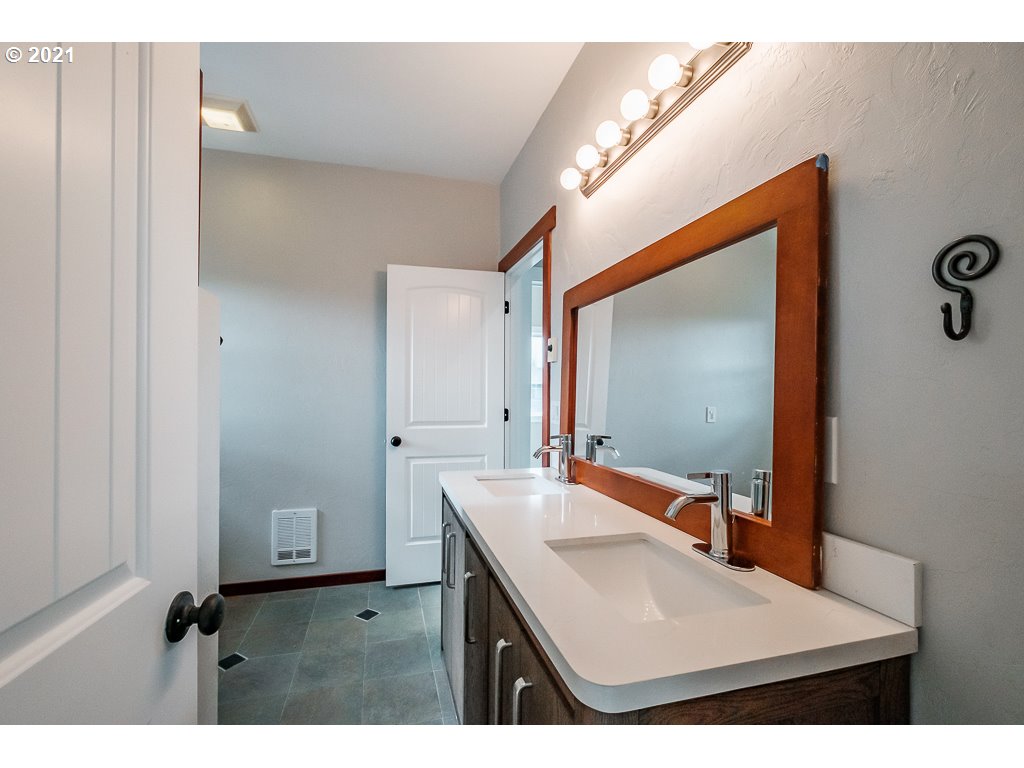 1910 Myers Road Eugene, OR 97401 - Photo 23 of 31 Gallery Image 23