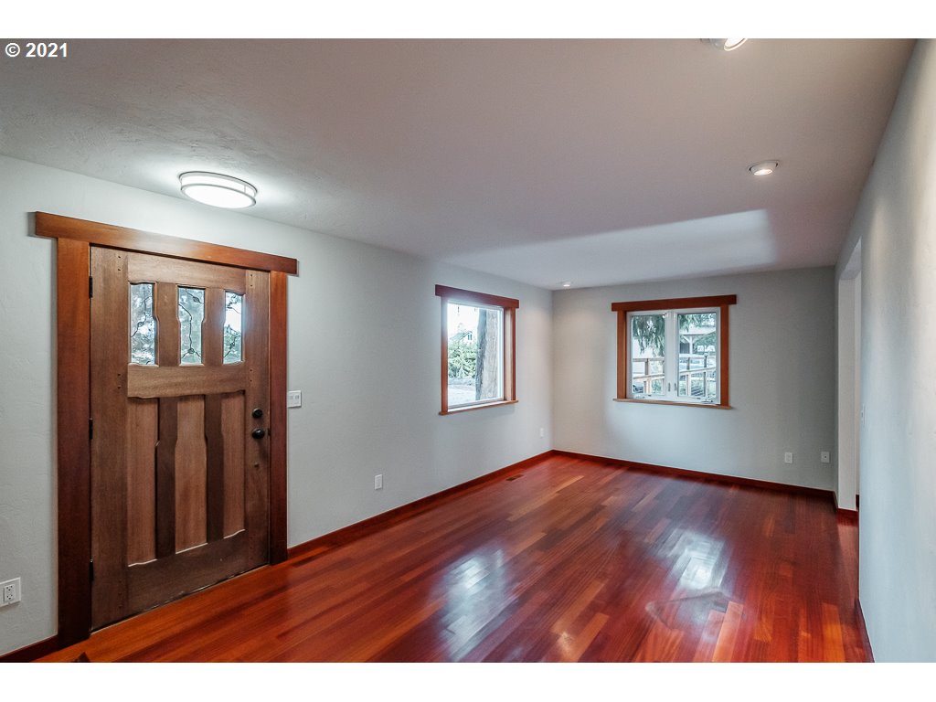 1910 Myers Road Eugene, OR 97401 - Photo 4 of 31 Gallery Image 4