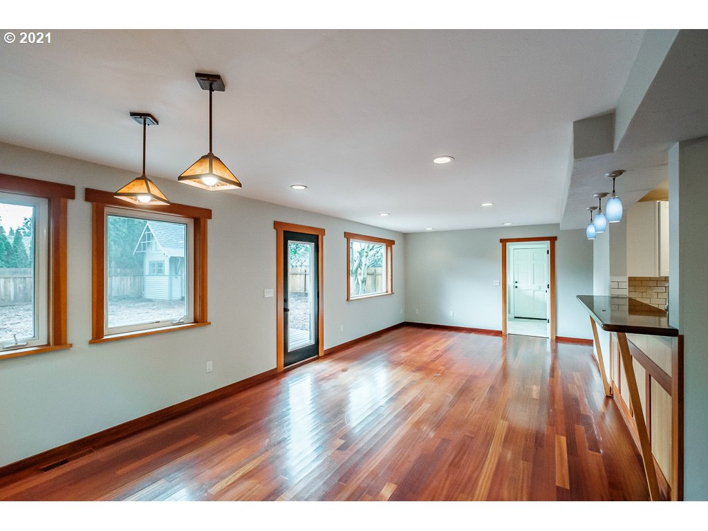 1910 Myers Road Eugene, OR 97401 - Photo 8 of 31 Gallery Image 8