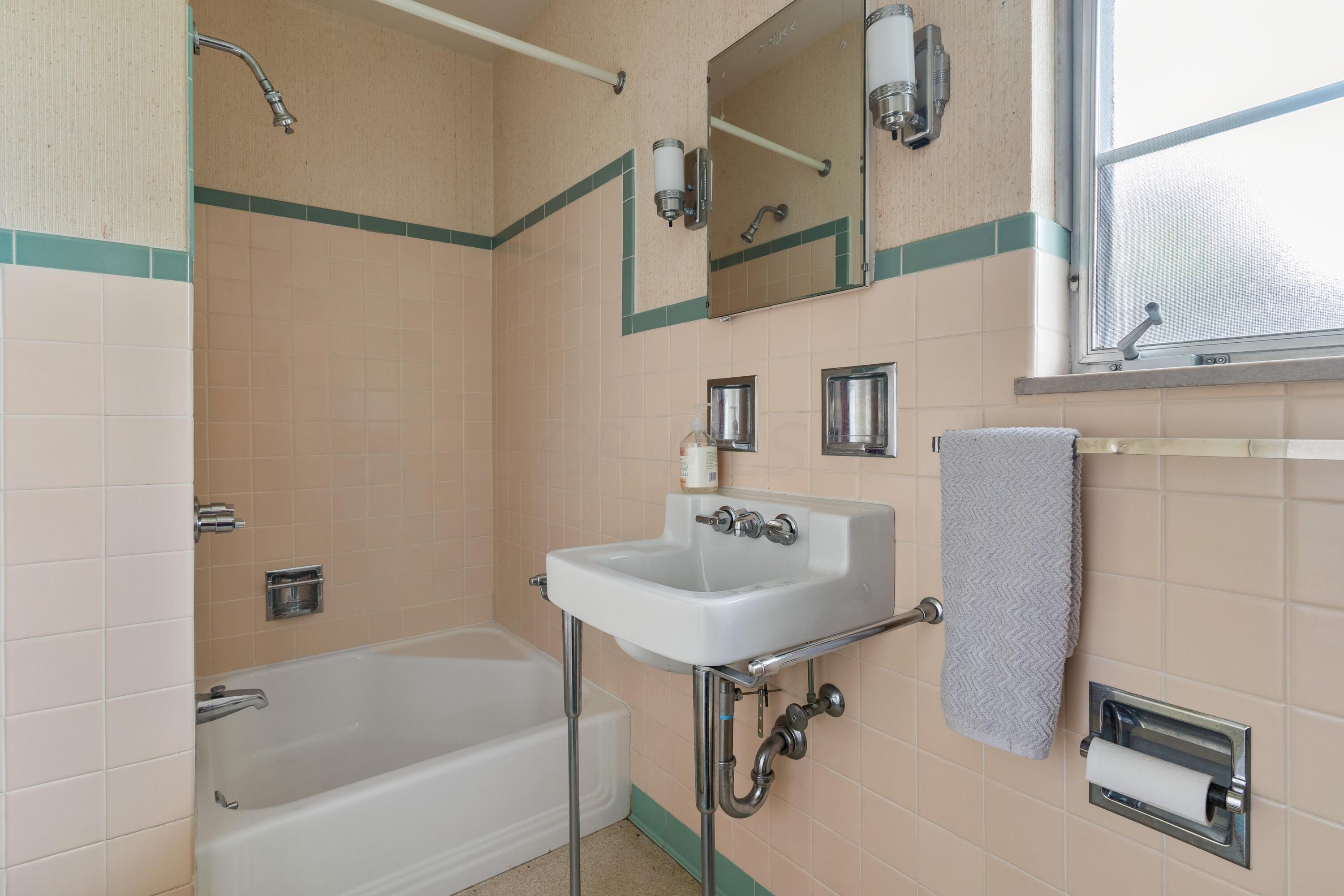 3885 Chevington Road Columbus, OH 43220 - Photo 20 of 34 3885 Chevington Rd_22