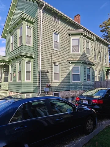 $2,400 | 177 Highland Avenue, Unit 1, Fall River, MA 02720