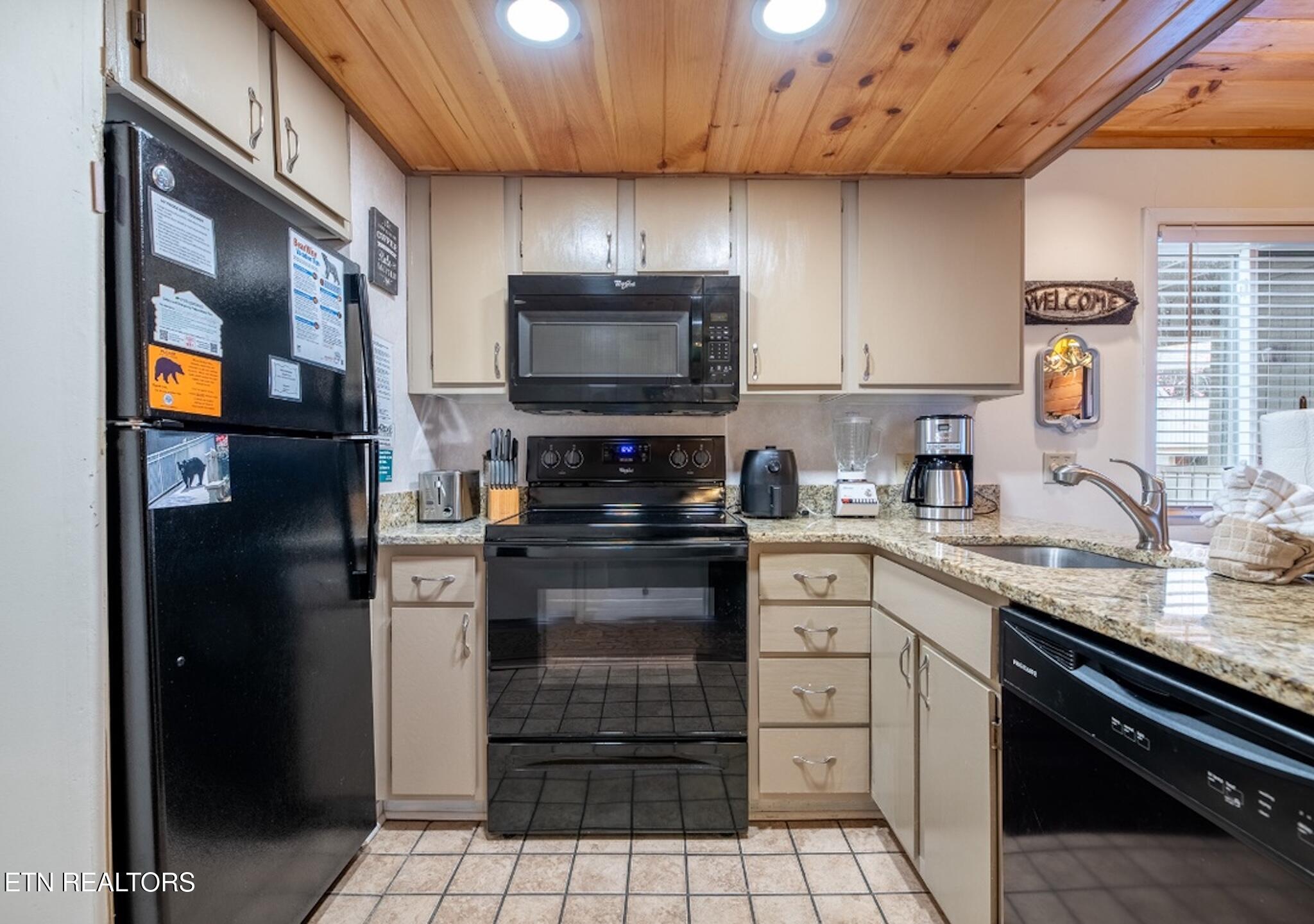 3710 Weber Road, Unit B202 Gatlinburg, TN 37738 - Photo 10 of 42 B202 Kitchen