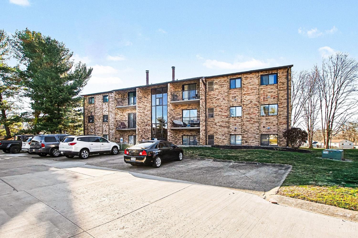541 Davis Road, Unit 8 Cincinnati, OH 45255 - Photo 1 of 13 Gallery Image 1