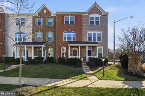 $2,700 | 14619 Featherstone Gate Drive, Woodbridge, VA 22191