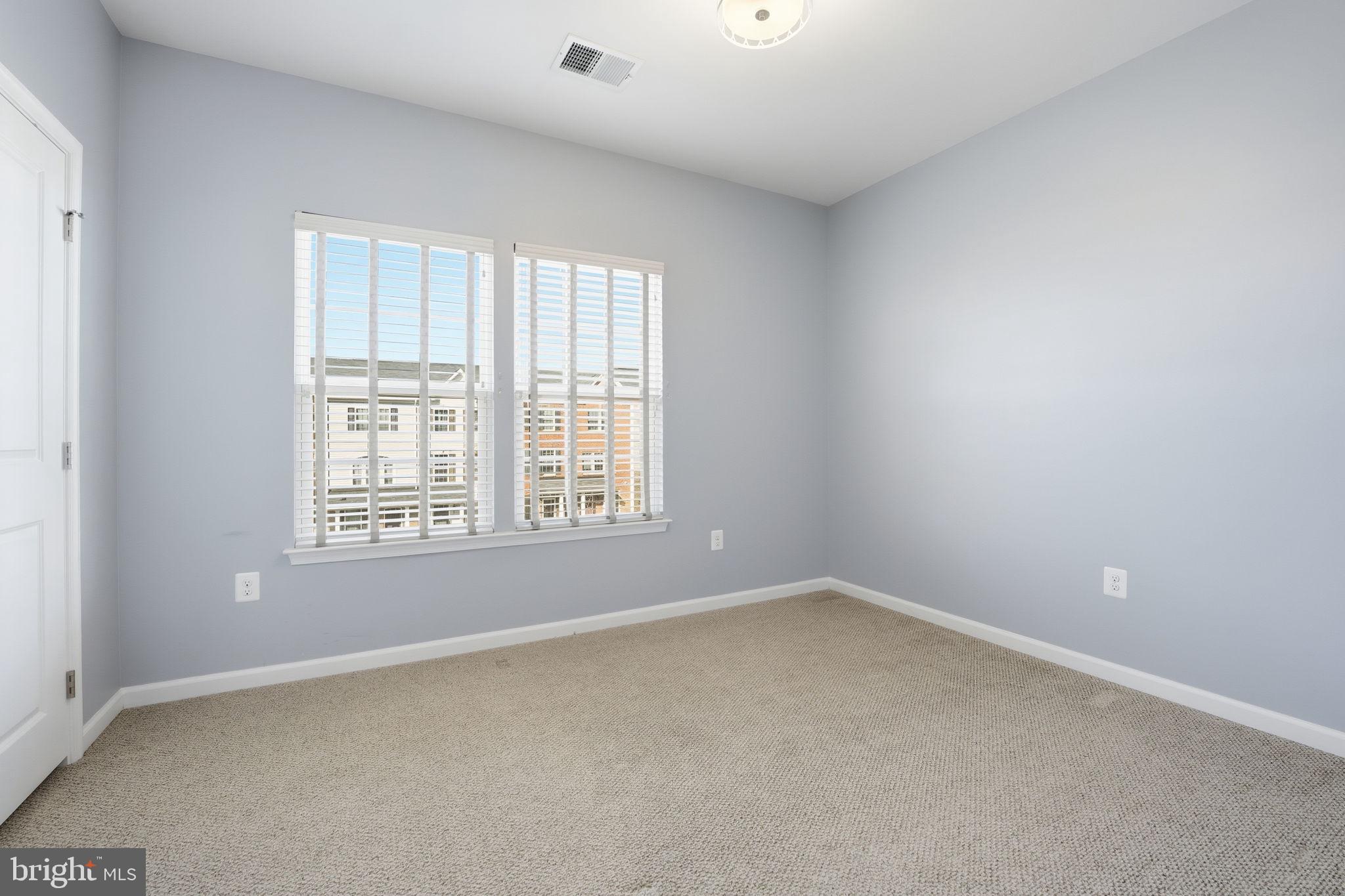 14619 Featherstone Gate Drive Woodbridge, VA 22191 - Photo 17 of 20 an empty room with a window