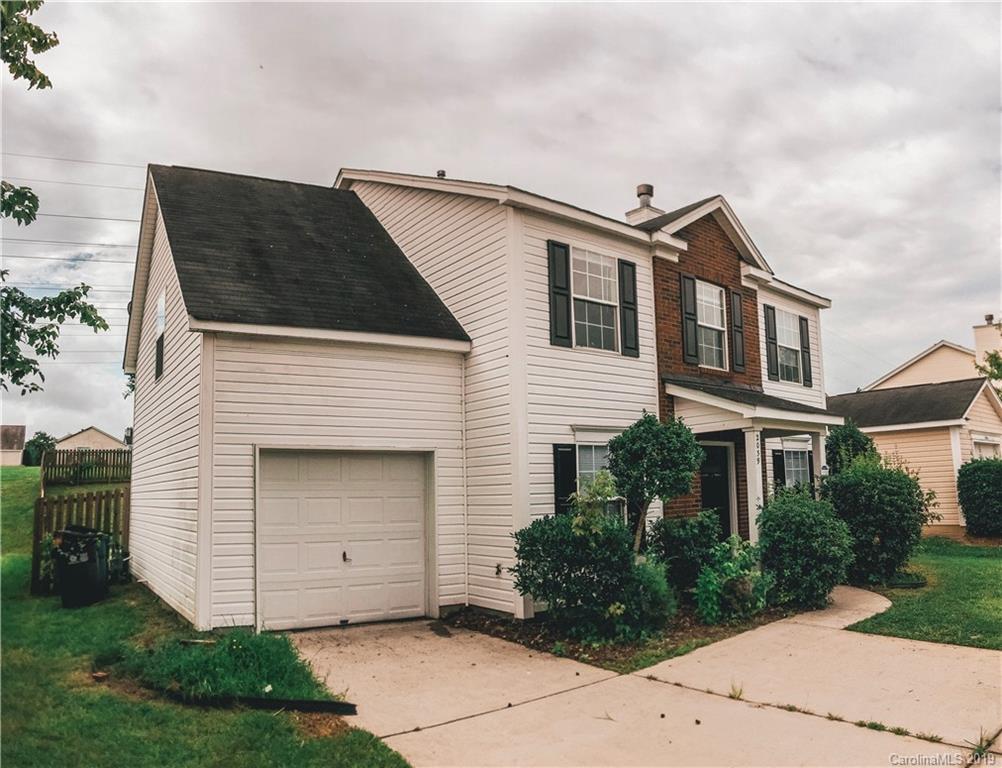 2039 Pimpernel Road Charlotte, NC 28213 - Photo 2 of 44 a front view of a house with a garden