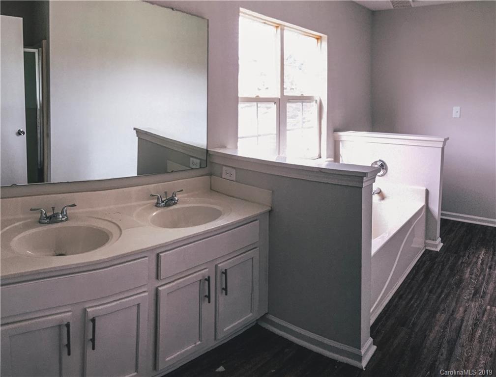 2039 Pimpernel Road Charlotte, NC 28213 - Photo 15 of 44 a bathroom with a sink and a window