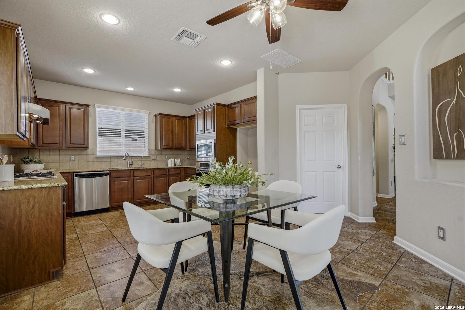 9022 Western View Helotes, TX 78023 - Photo 14 of 32