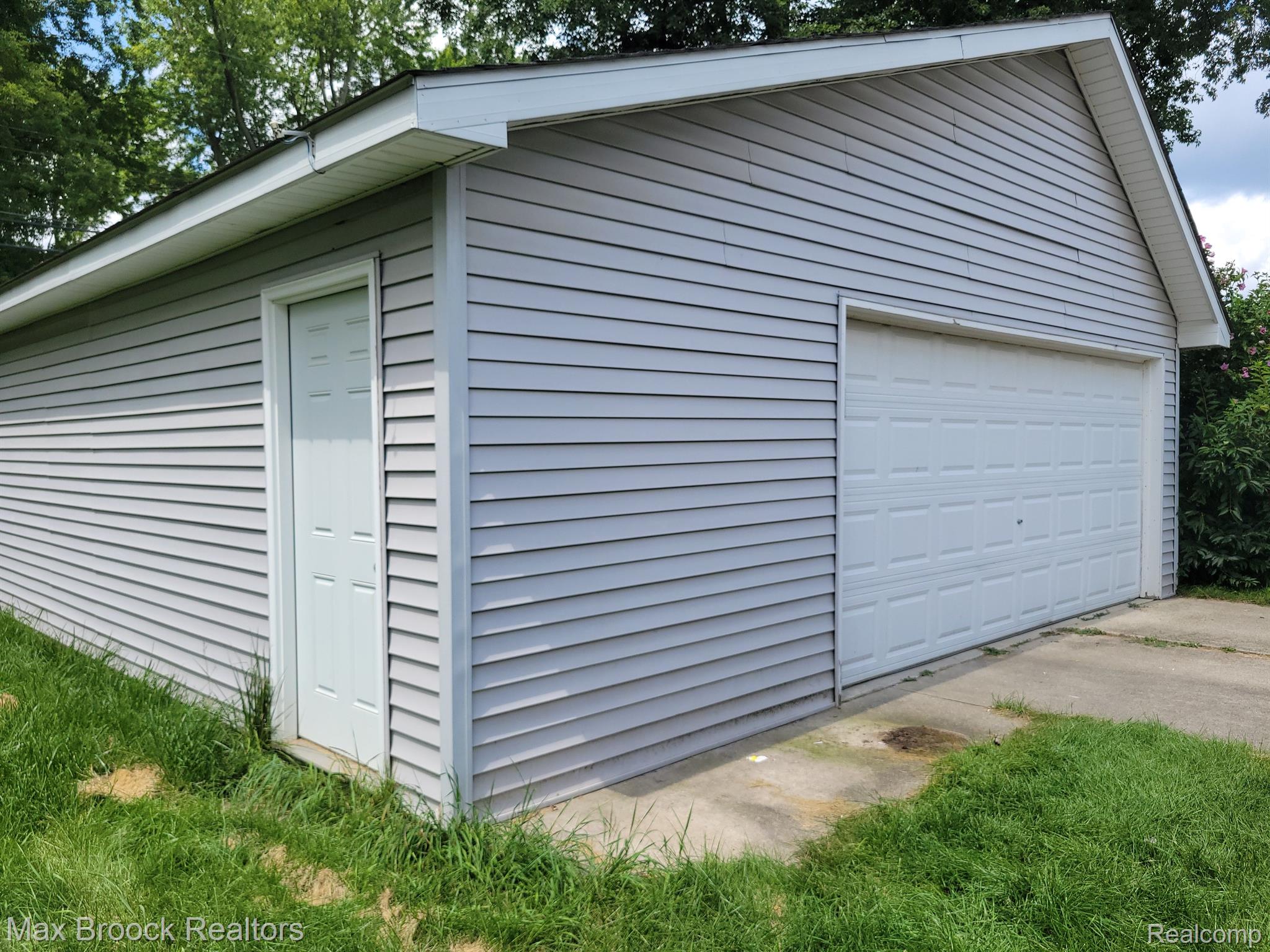 3160 Eastern Avenue Rochester, MI 48307 - Photo 10 of 10 Oversize garage great for storage