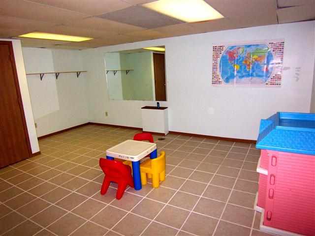 2614 Fairhaven Road Davenport, IA 52803 - Photo 8 of 16 Gallery Image 8