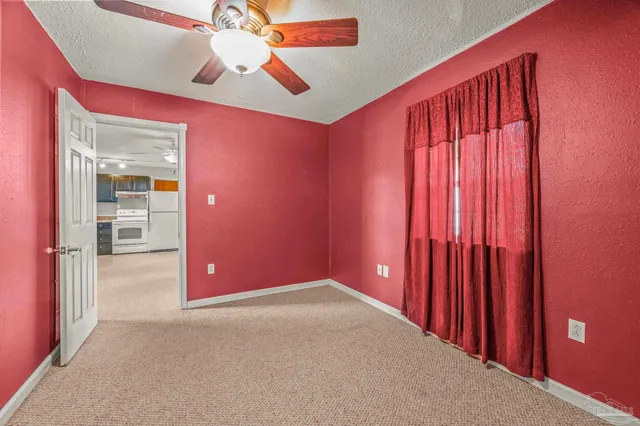 a view of a house with backyard