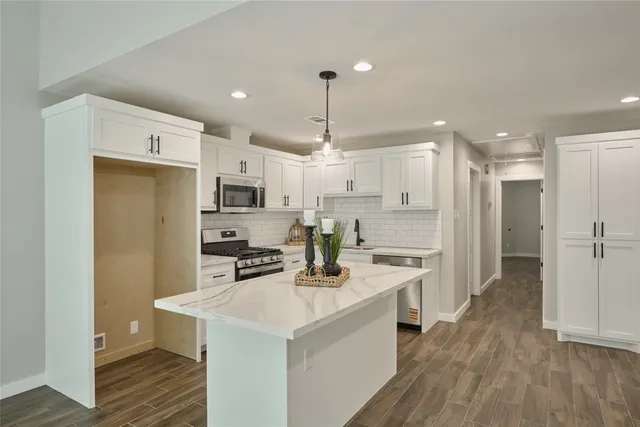 $1,500 | 1014 Graham Drive, Unit L2, Tomball, TX 77375