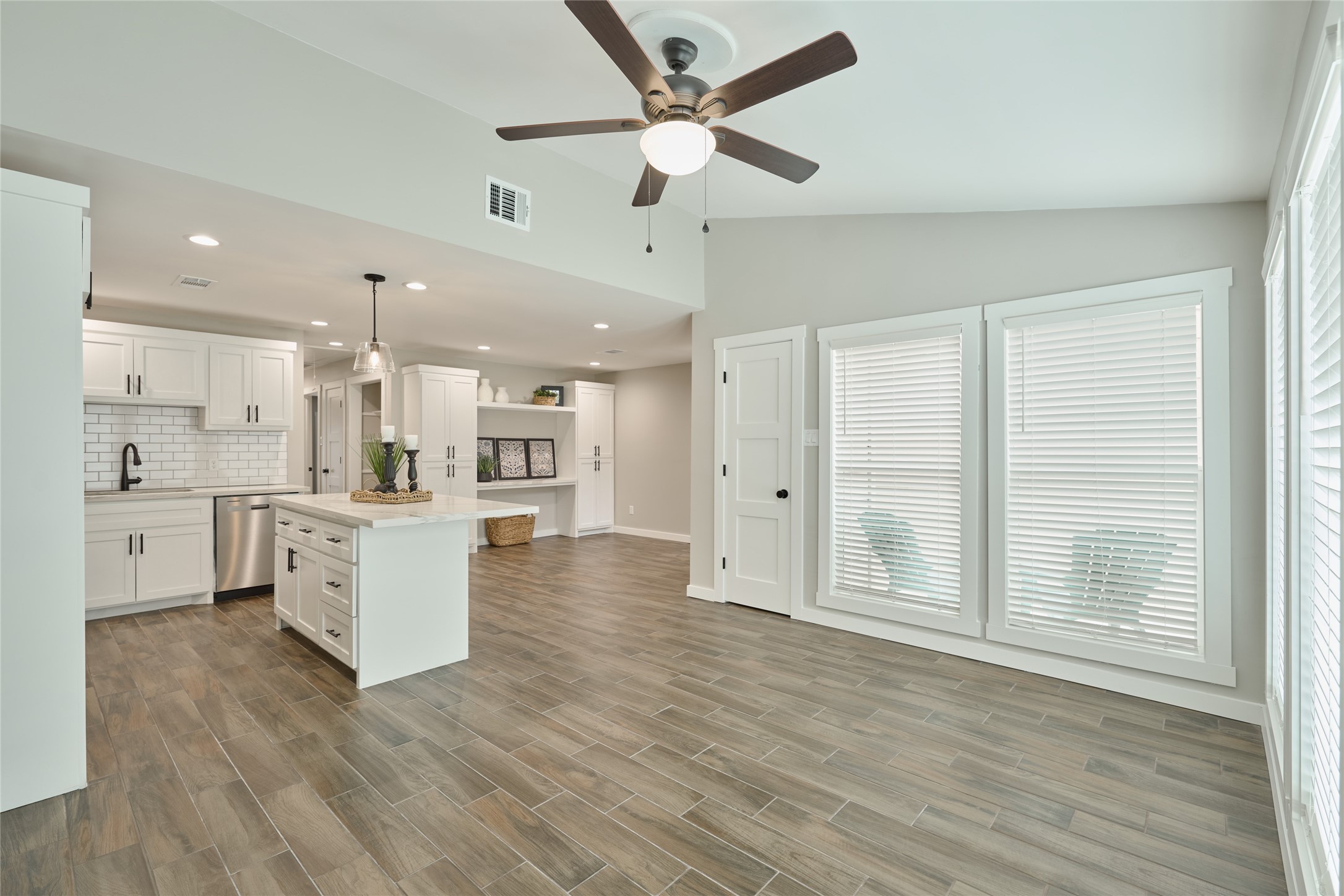 1014 Graham Drive, Unit L2 Tomball, TX 77375 - Photo 18 of 30