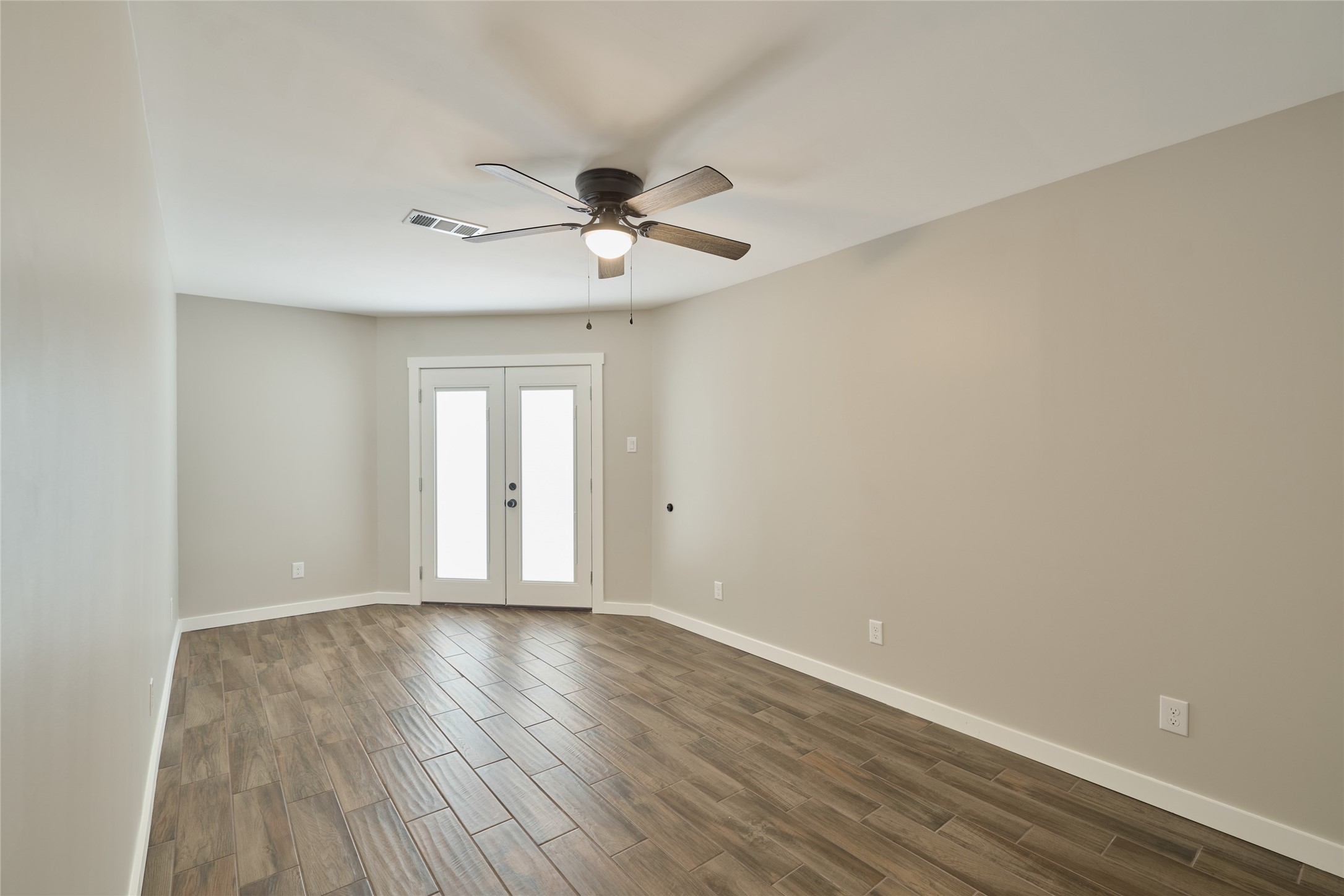 1014 Graham Drive, Unit L2 Tomball, TX 77375 - Photo 24 of 30 Primary bedroom