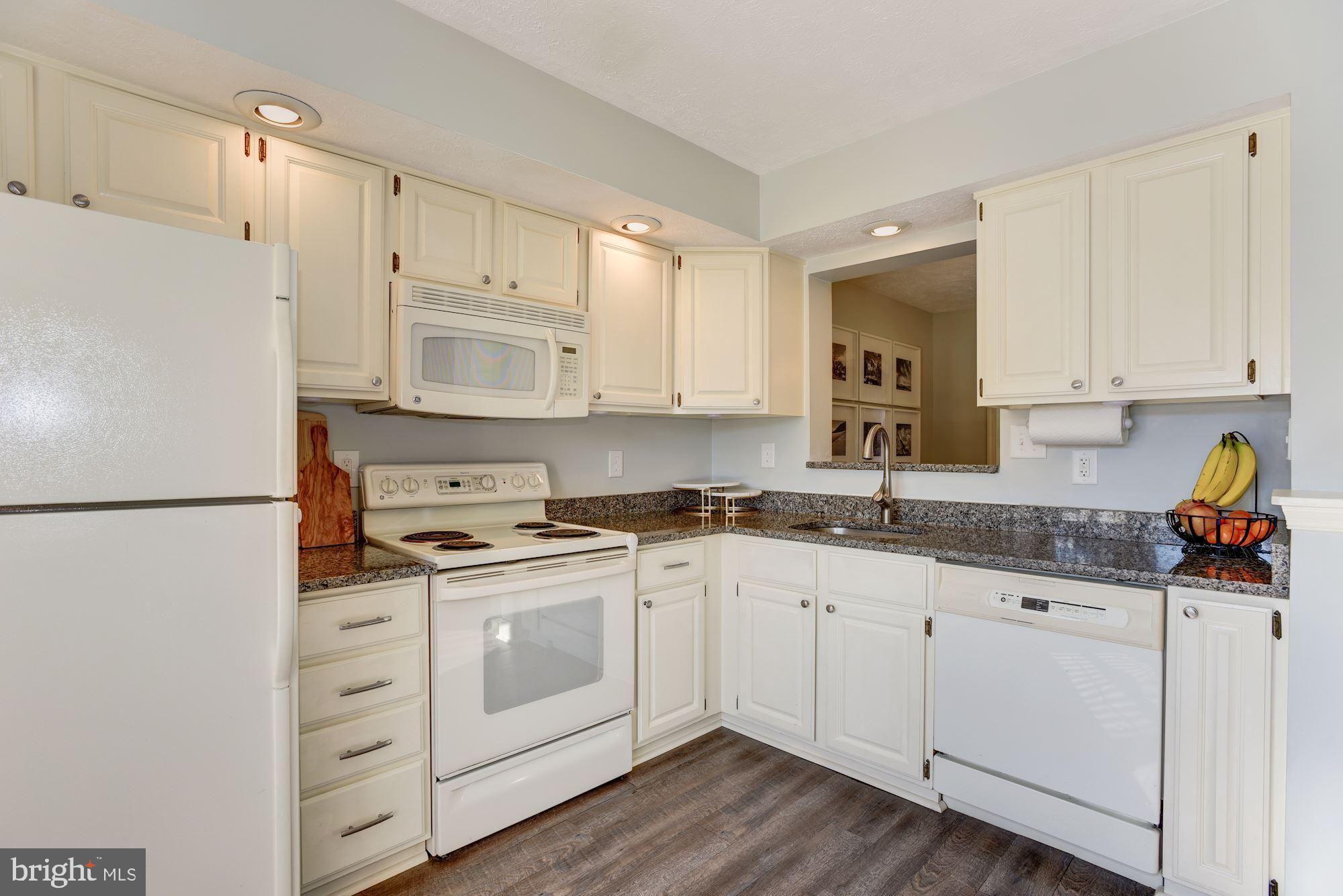 8002 Brightfield Road Ellicott City, MD 21043 - Photo 5 of 42 Eat-In Kitchen