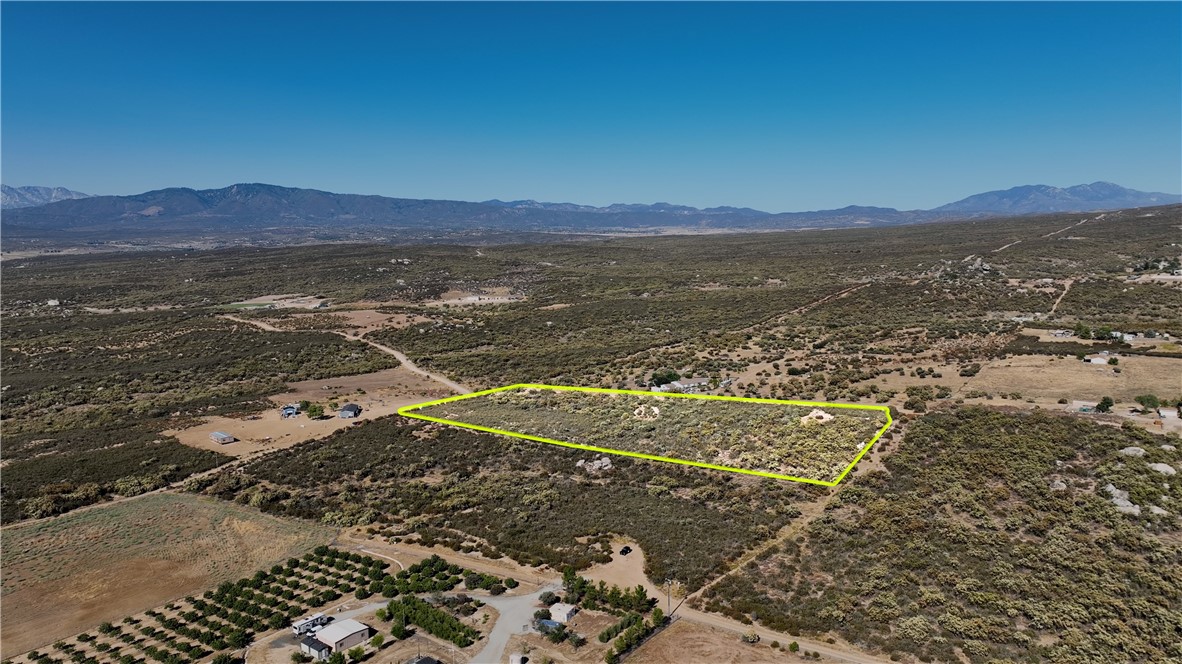 28 Rycon Road Aguanga, CA 92536 - Photo 3 of 11 a view of an ocean and a mountain