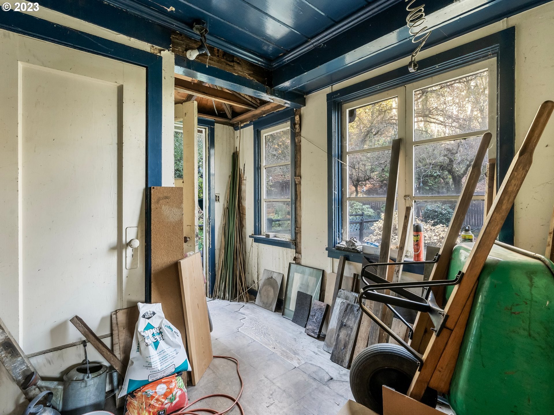 3852 Southwest Condor Avenue Portland, OR 97239 - Photo 33 of 44 a view of a livingroom with furniture
